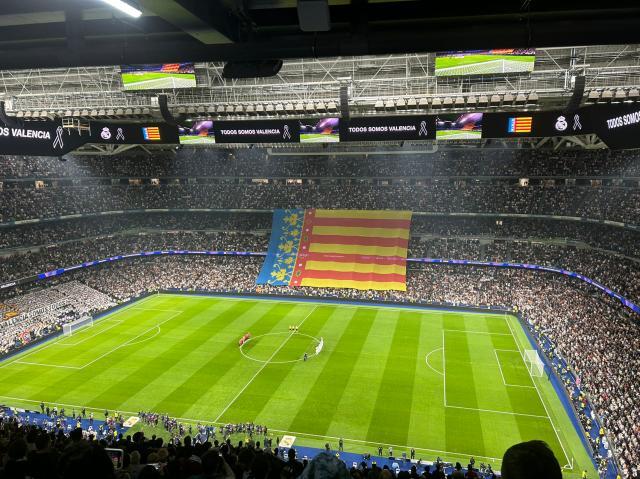 华体会app登录入口-【现场】全员梦游遭狂嘘 “伯纳乌厌倦了这支皇马”