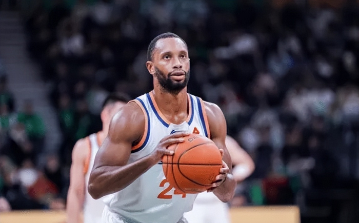 华体会在线登陆-上海弊端凸显！弗格连崩N场攻守无价值，尽快换掉他弥补衔接段！|总决赛|立足点|古德温|季后赛|球员_新浪体育_新浪新闻